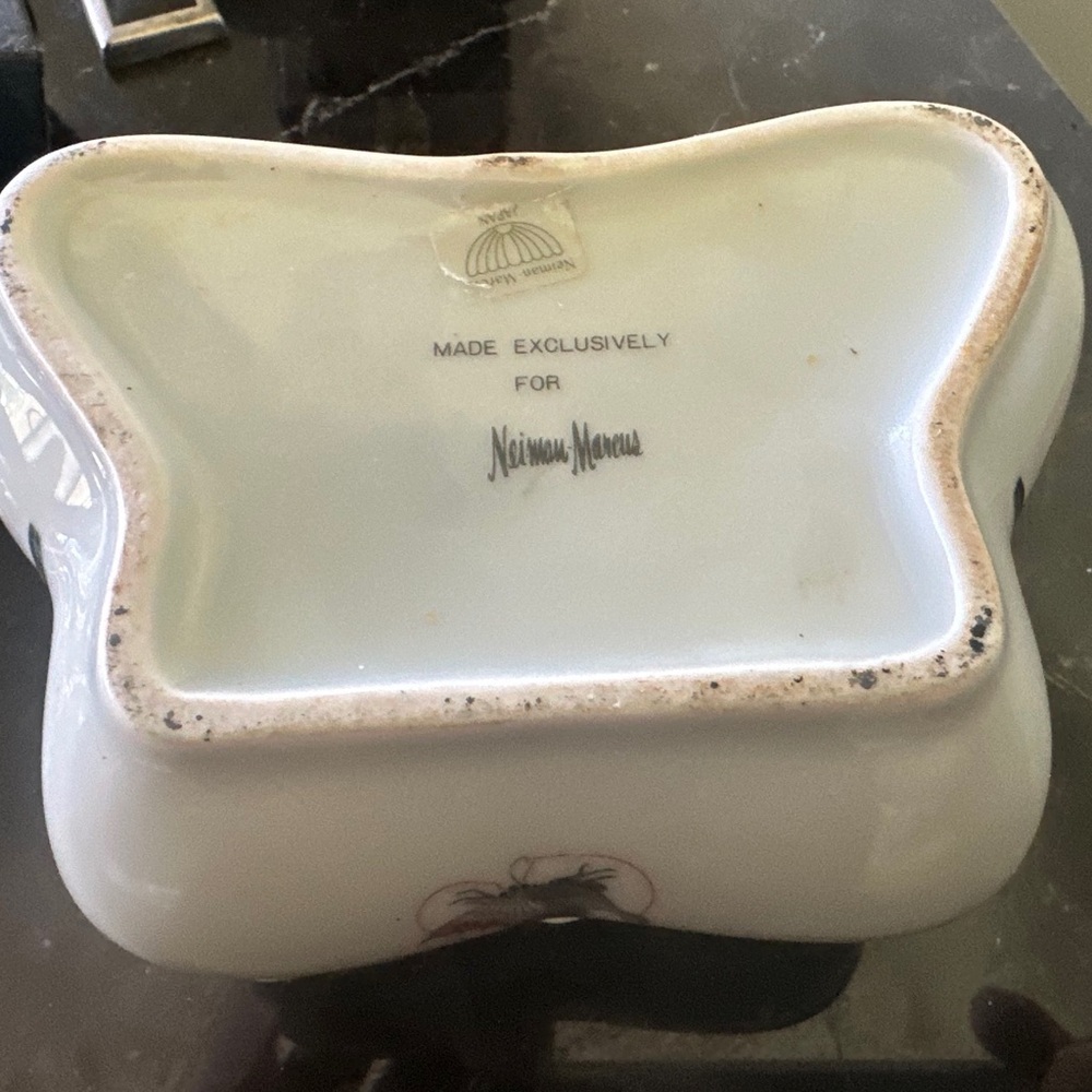 Neiman Marcus Vintage Butterfly Porcelain Trinket Box - Picture 8 of 8